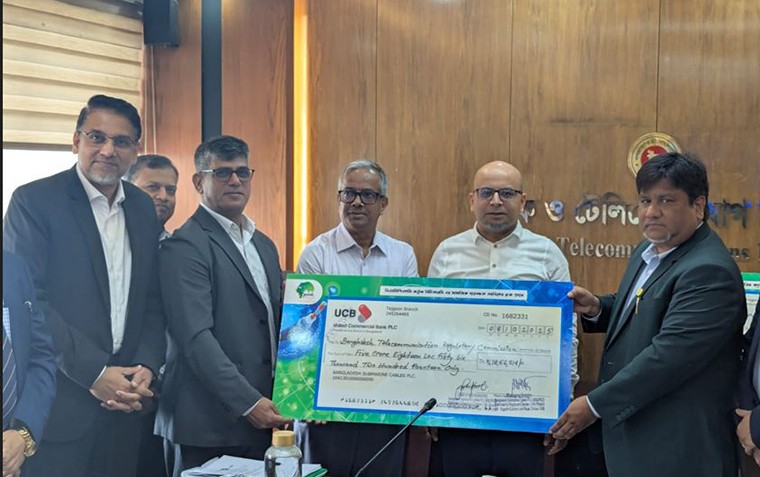 বিএসসিপিএলসি রেভিনিউ শেয়ারিং ও সামাজিক দায়বদ্ধতা তহবিল বাবদ বিটিআরসি-এর নিকট চেক হস্তান্তর করেছে