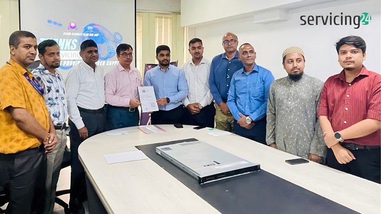 সার্ভিসিং২৪ ইউএপি’র সিএসই বিভাগে সার্ভার উপহার দিল