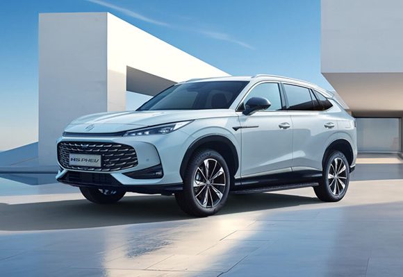 এ দু’টি গাড়ি ঐতিহ্যবাহী ব্রিটিশ ডিজাইনের সঙ্গে অত্যাধুনিক প্রযুক্তির সমন্বয়ে তৈরি