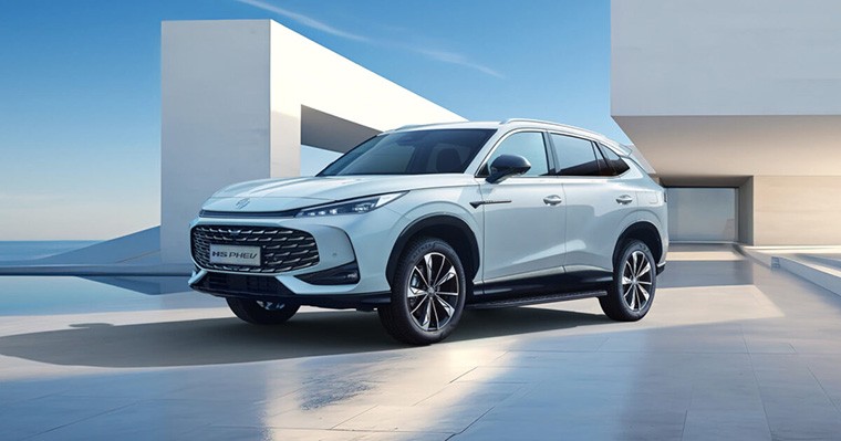 এ দু’টি গাড়ি ঐতিহ্যবাহী ব্রিটিশ ডিজাইনের সঙ্গে অত্যাধুনিক প্রযুক্তির সমন্বয়ে তৈরি