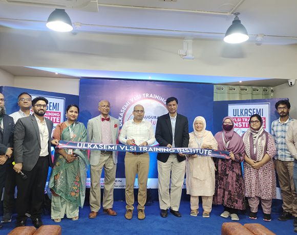 উল্কাসেমি উল্কার গতিতে এগুচ্ছে