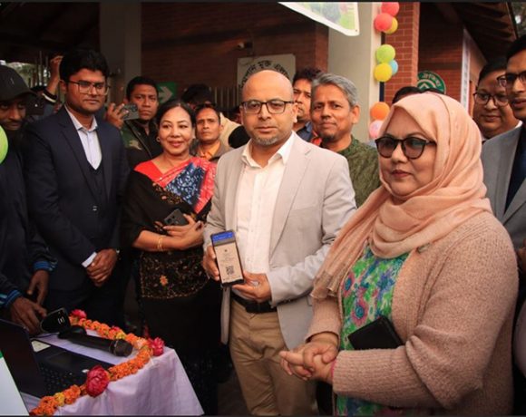 টিকিট কাটতে লাইনে দাঁড়ানোর ভোগান্তি কমবে