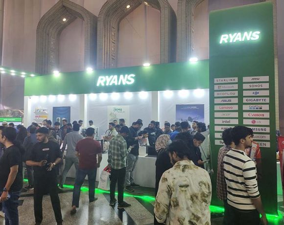 রায়ান্স নিয়ে এলো মোবাইল ফোন