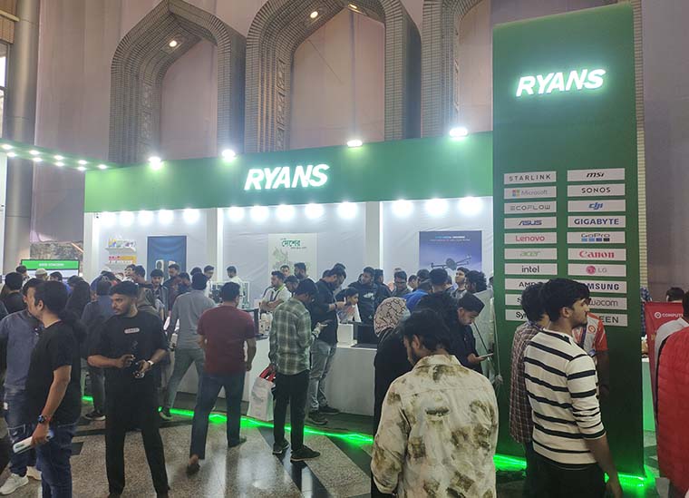 রায়ান্স নিয়ে এলো মোবাইল ফোন