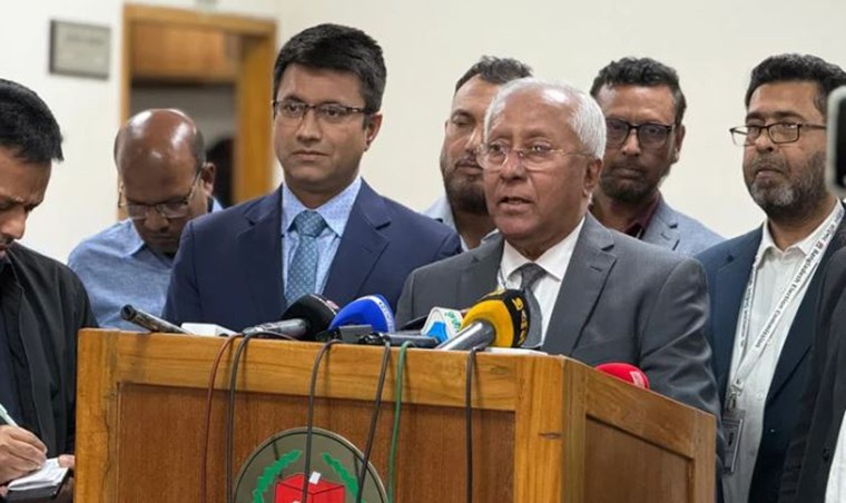 ভোটকেন্দ্রে মোবাইল ফোন নিয়ে প্রবেশ করতে পারবেন