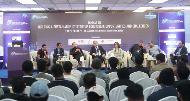 সেমিনারে ডিজিটাল রূপান্তর, উদ্ভাবন, স্মার্ট প্রযুক্তি ও ভবিষ্যৎ সম্ভাবনা নিয়ে আলোচনা করা হয়