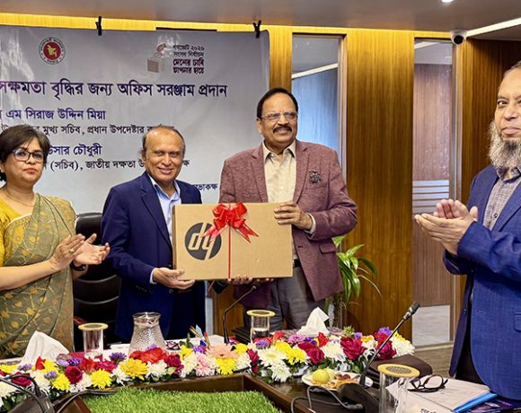 ১ কোটি টাকা মূল্যের অফিস সরঞ্জাম প্রদান