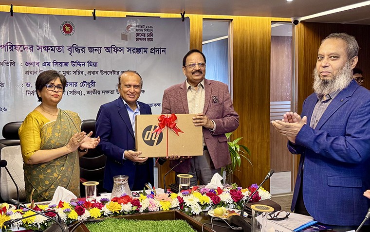 ১ কোটি টাকা মূল্যের অফিস সরঞ্জাম প্রদান