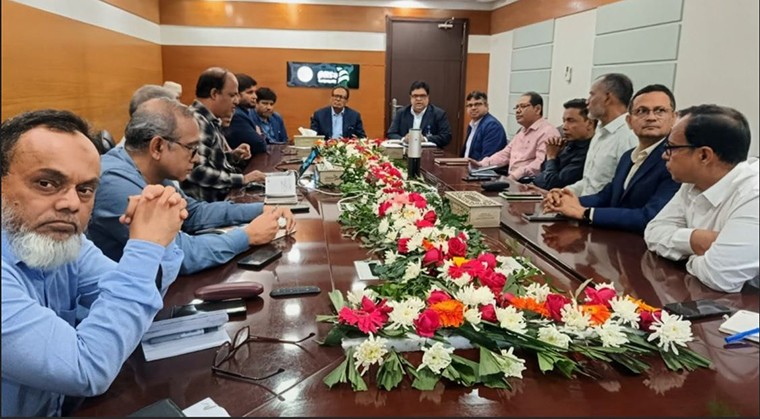 মন্ত্রী ফকির মাহবুব আনাম বলেন, আমরা প্রধানমন্ত্রীর প্রতিশ্রুতি দ্রুত বাস্তবায়নের মাধ্যমে জনবন্ধব সরকার হতে চাই