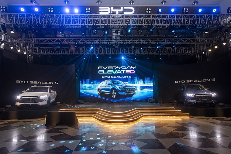 বিওয়াইডি সিলায়ন ৫ তেল ও বিদ্যুতে চলবে ১,০০০ কিলোমিটার পর্যন্ত