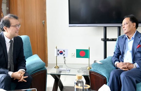 সাশ্রয়ী মূল্যে স্মার্টফোন ও ডিজিটাল সেবা