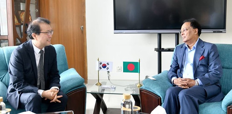 সাশ্রয়ী মূল্যে স্মার্টফোন ও ডিজিটাল সেবা